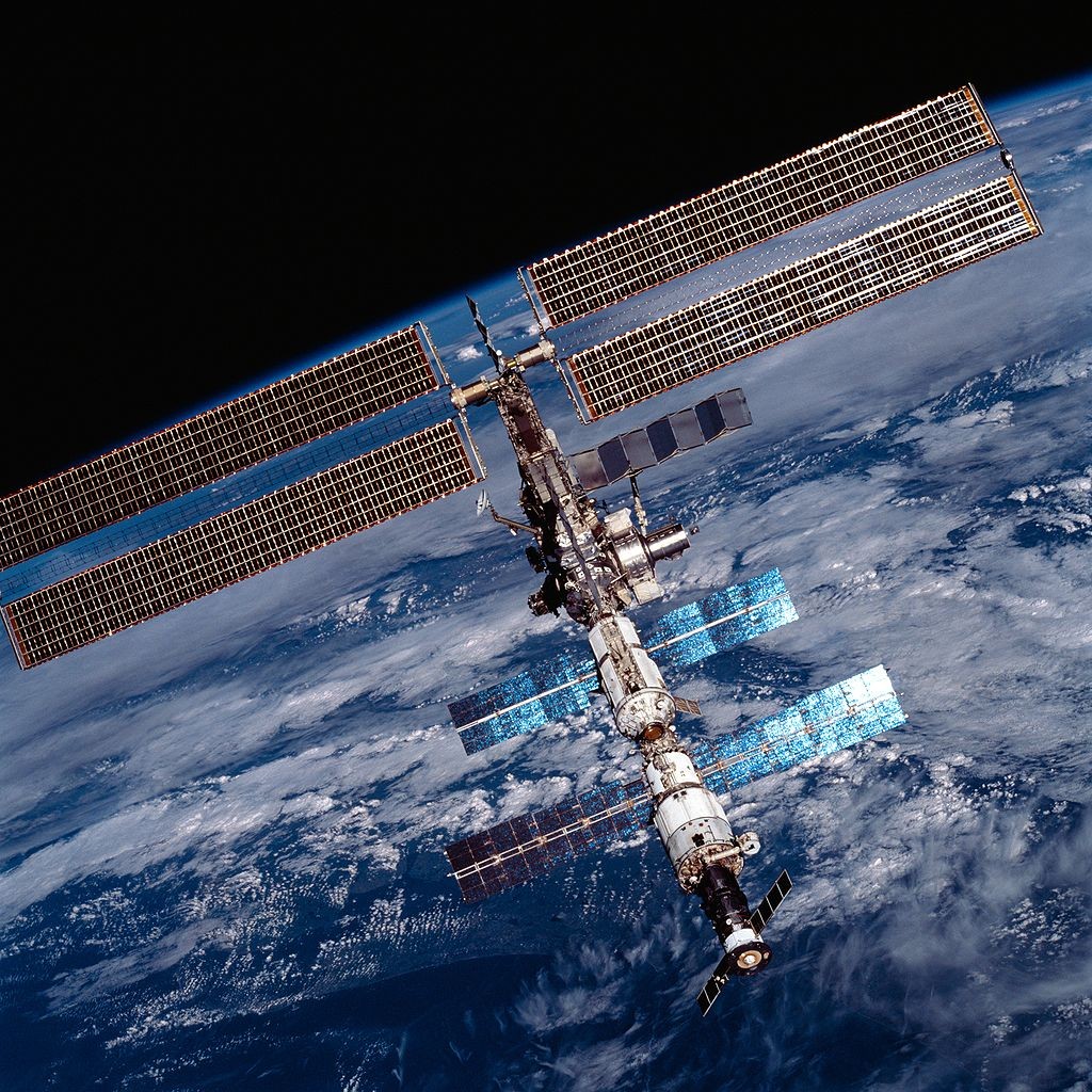 1024px-ISS_on_20_August_2001