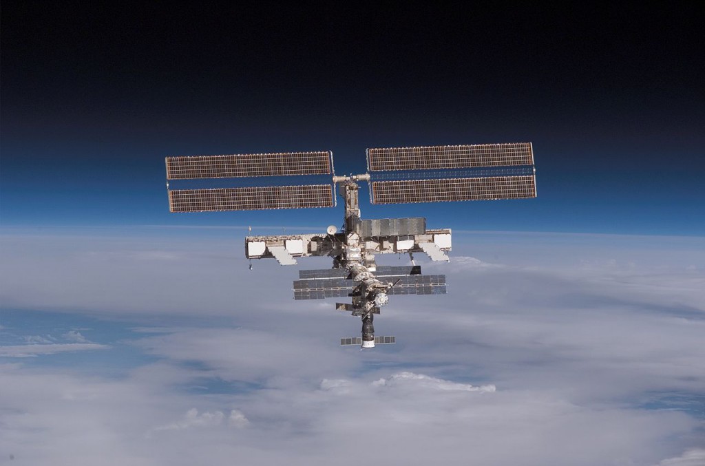 1280px-ISS_STS121_Departure
