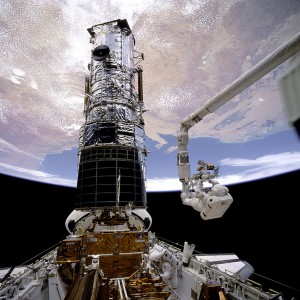 Hubble_First_Servicing_EVA_-_GPN-2000-001085