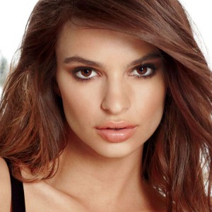 emily-ratajkowski-treats-wallpaper-4